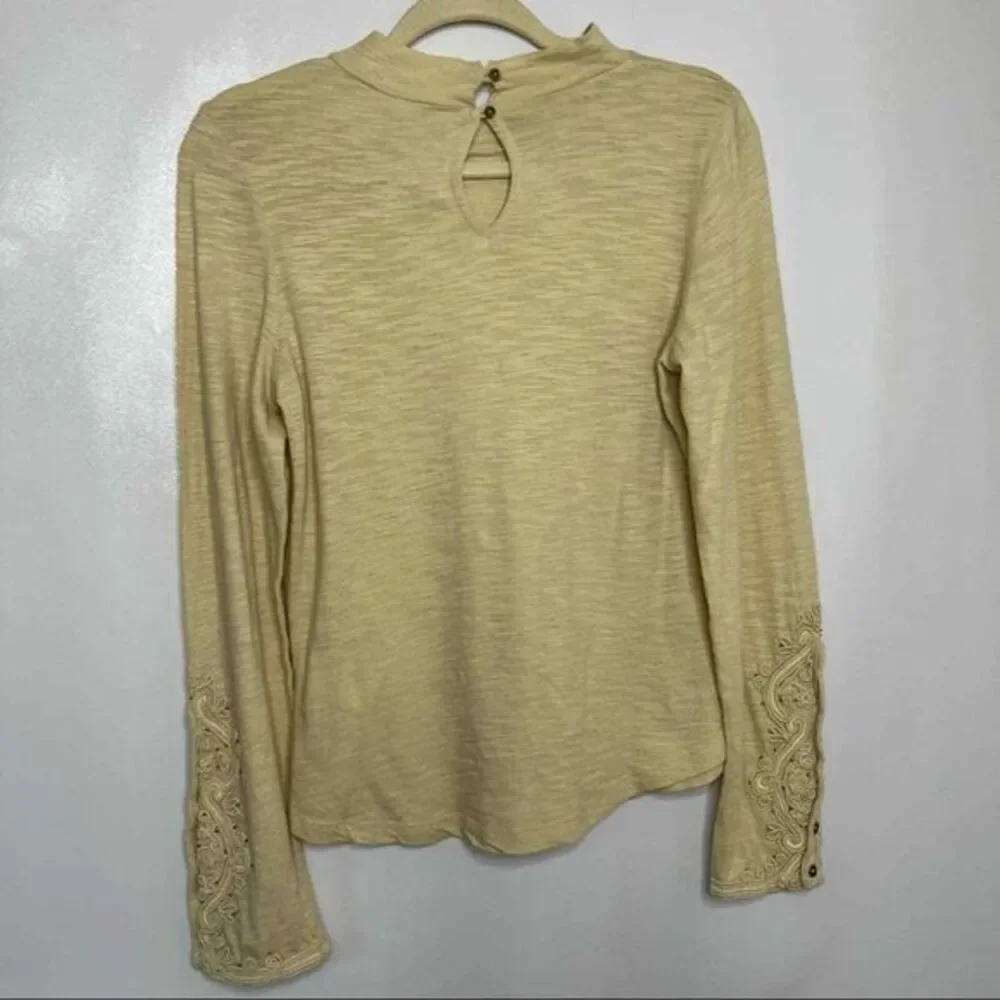 We The‎ Free Womens Small Top Beige Long Sleeve with Lace Cuff Detail Boho Chic - Picture 4 of 8